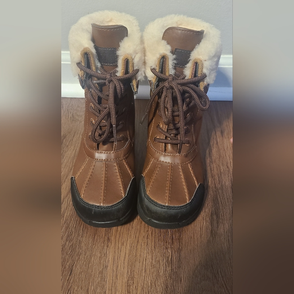 Ugg Boys Size 1 Boots